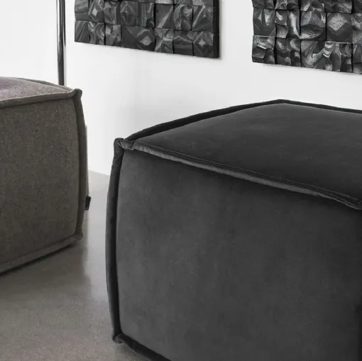 Pouf dalla forma quadrata in tessuto Soap di Calligaris