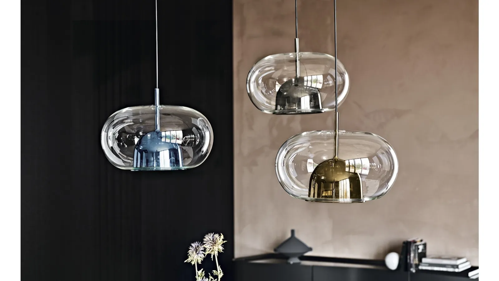 Lampada a sospensione con paralume in vetro borosilicato trasparente e calotta interna in vetro borosilicato verniciato Coimbra di Cattelan Italia