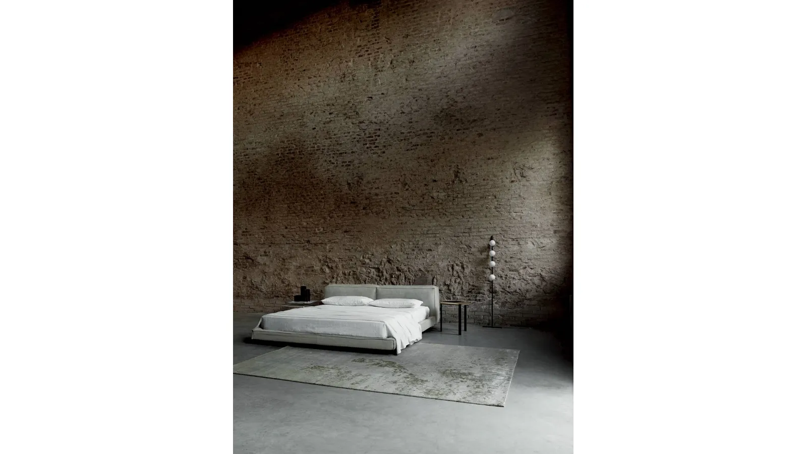 Letto con testiera imbottita NeoWall Bed di Living Divani