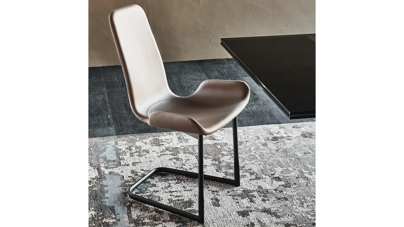 Sedia in pelle con struttura in acciaio Flamingo Cantilever di Cattelan Italia