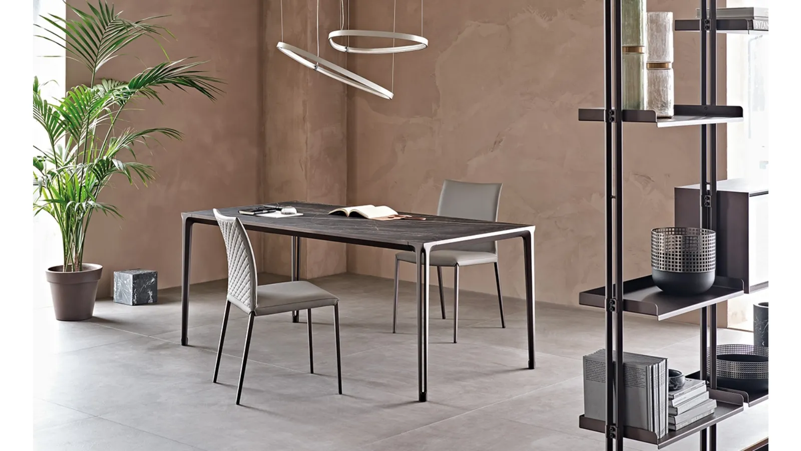 Tavolo con piano in ceramica effetto marmo Boulevard Keramik di Cattelan Italia