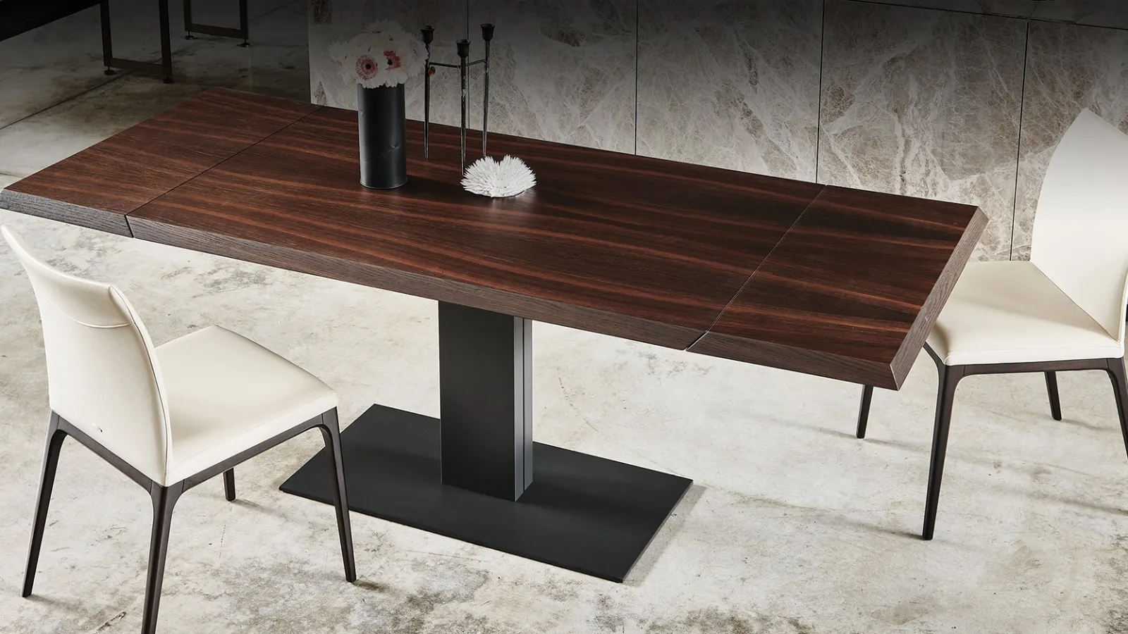 Tavolo allungabile con base in metallo e piano in legno Elvis Wood Drive di Cattelan Italia