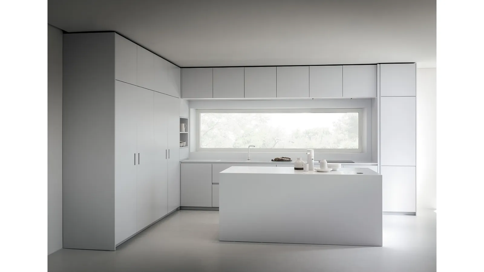 Cucina Design Elegantly White in laccato opaco bianco con top in Corian di Mittel