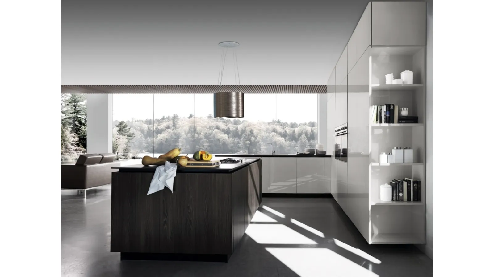 Cucina Design con isola Sincro Glossy in laccato lucido con isola in legno di Miton