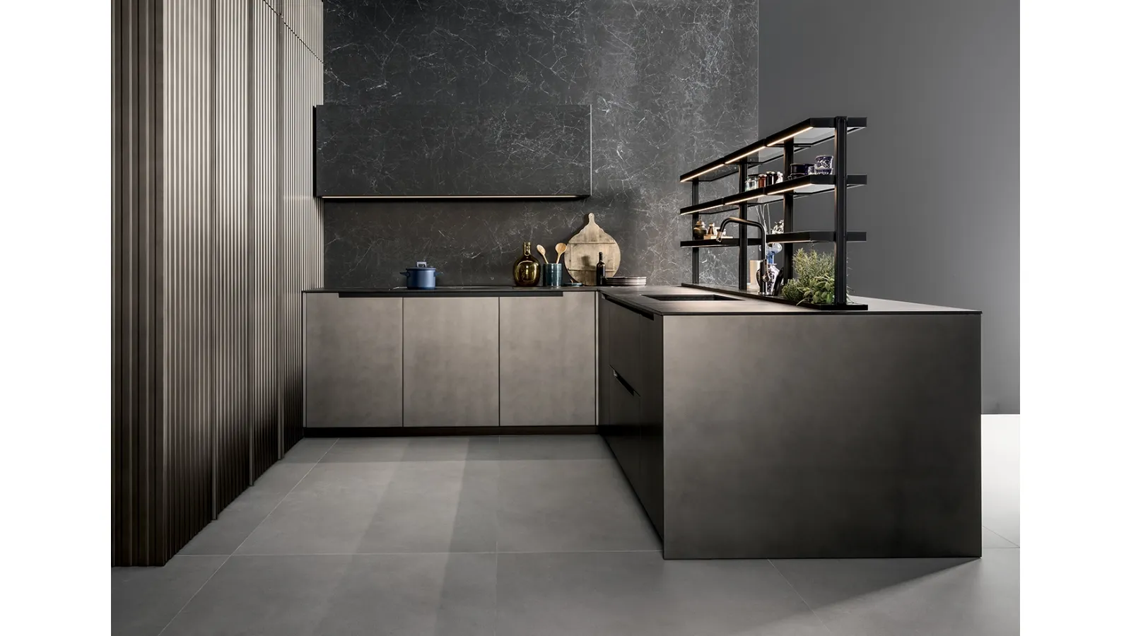 Cucina Design con penisola Noblesse Oblige in laccato ghisa antico di Mittel