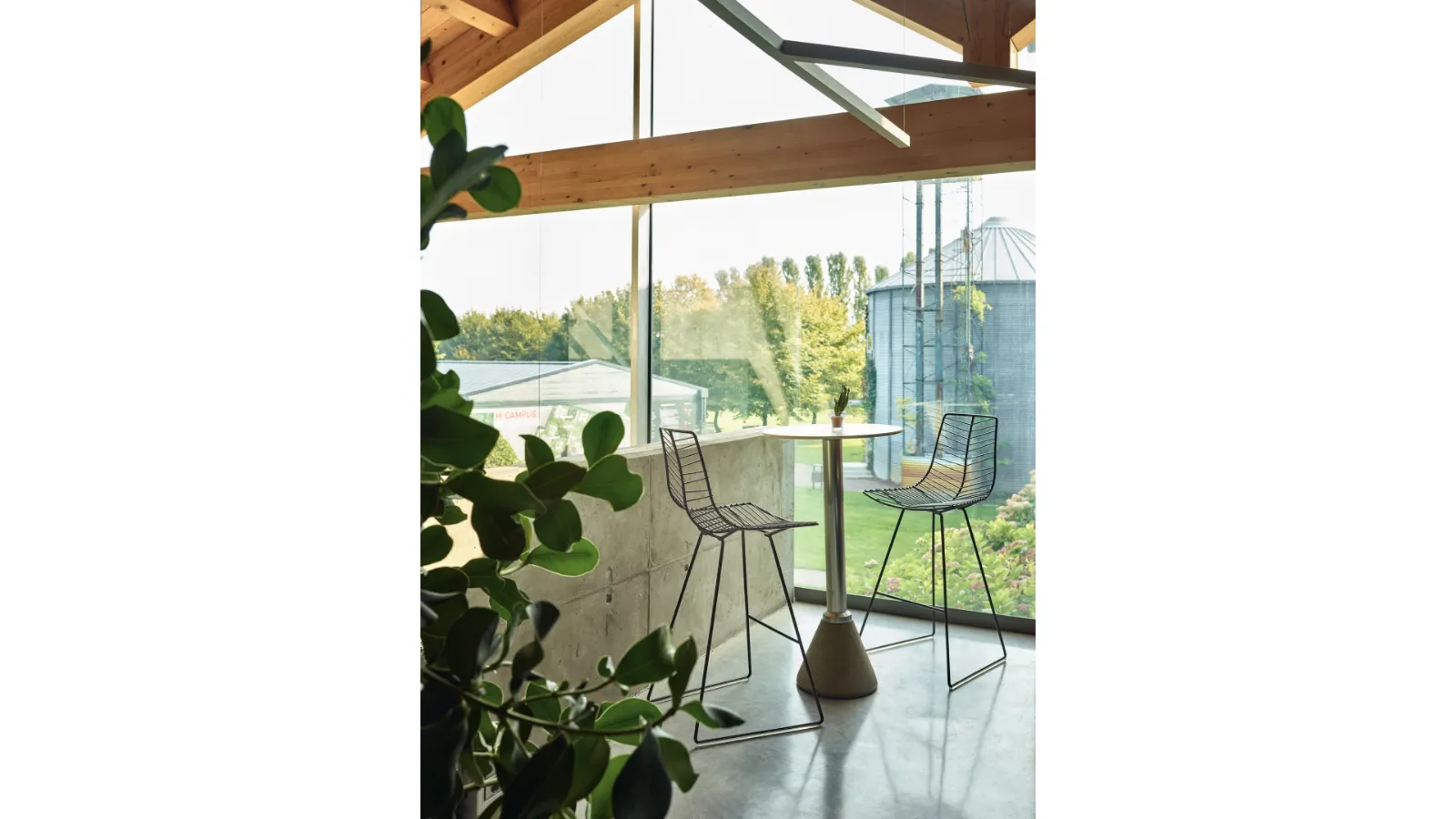 Sgabello Leaf Stool di Arper