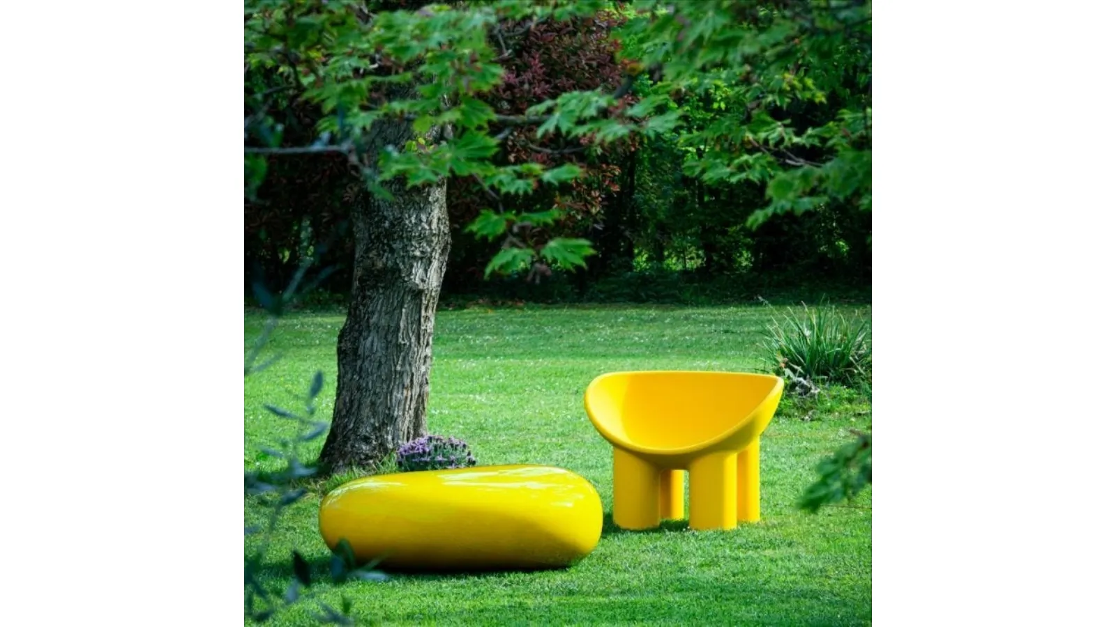 Pouf da esterno con struttura in fibra di vetro verniciata di colore giallo Koishi di Driade