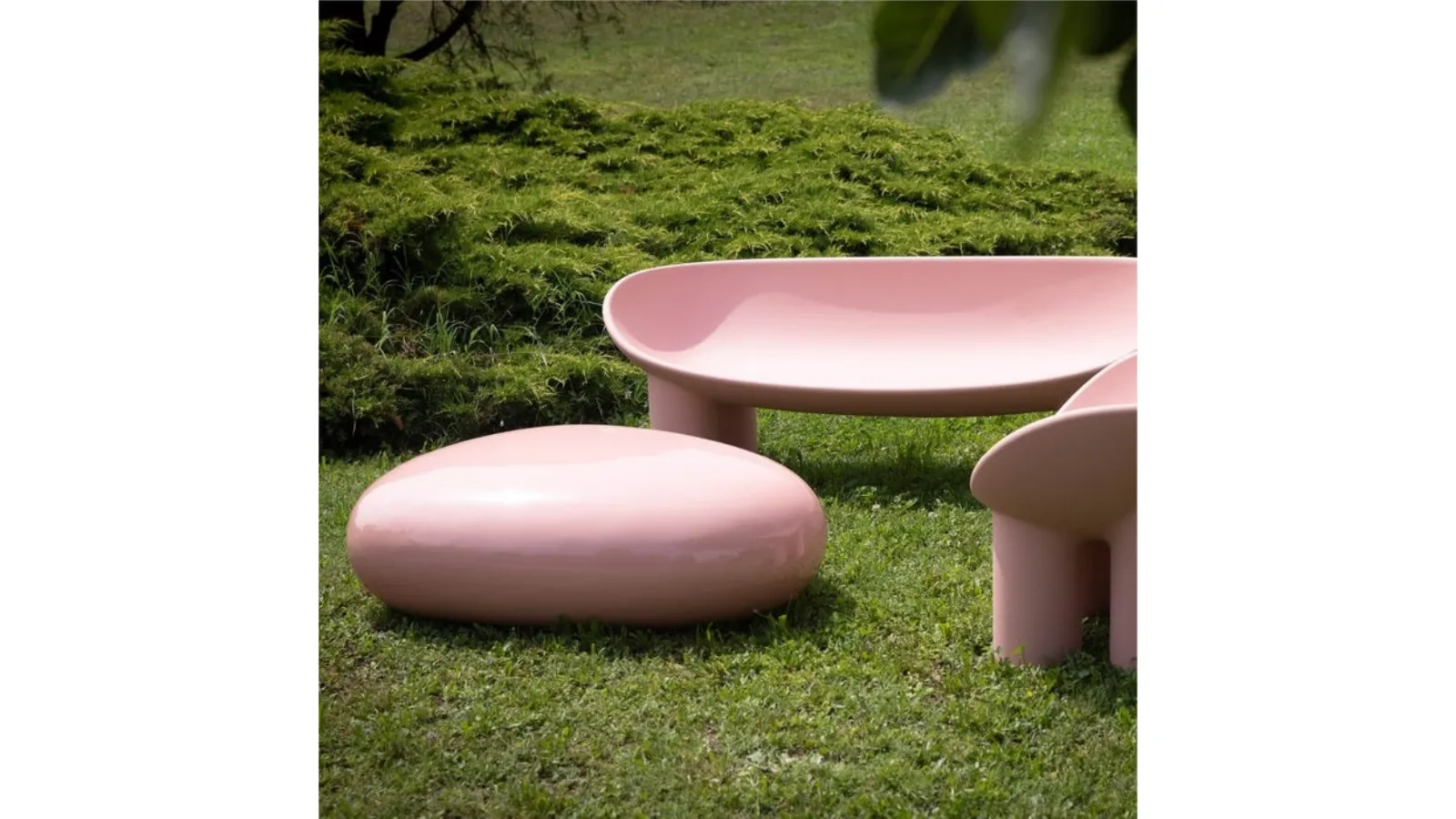 Pouf da esterno con struttura in fibra di vetro verniciata di colore rosa Koishi di Driade